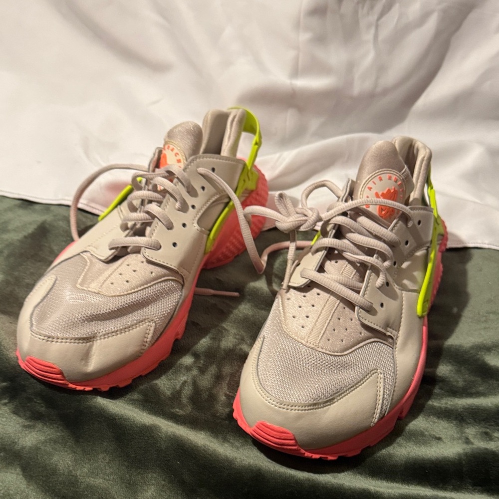 Nike Beige and Neon Pink Athletic Shoes Huarache